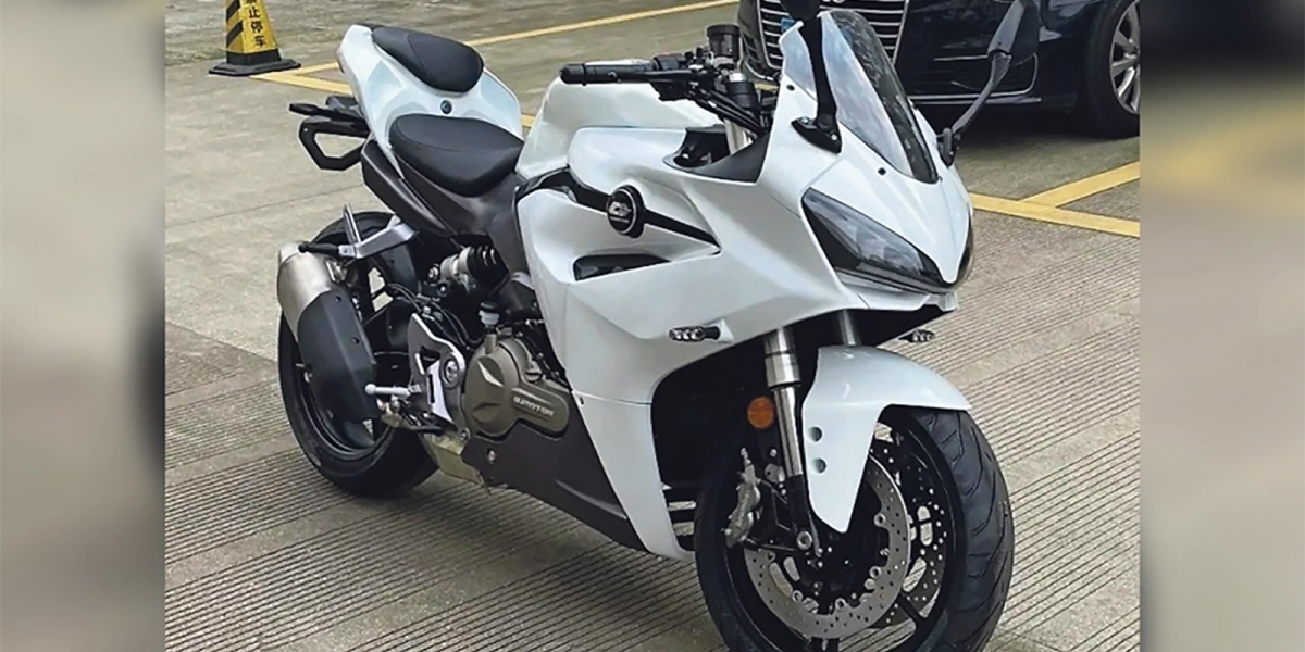備戰中量級雙缸競賽?Benelli 550街跑神秘現身!