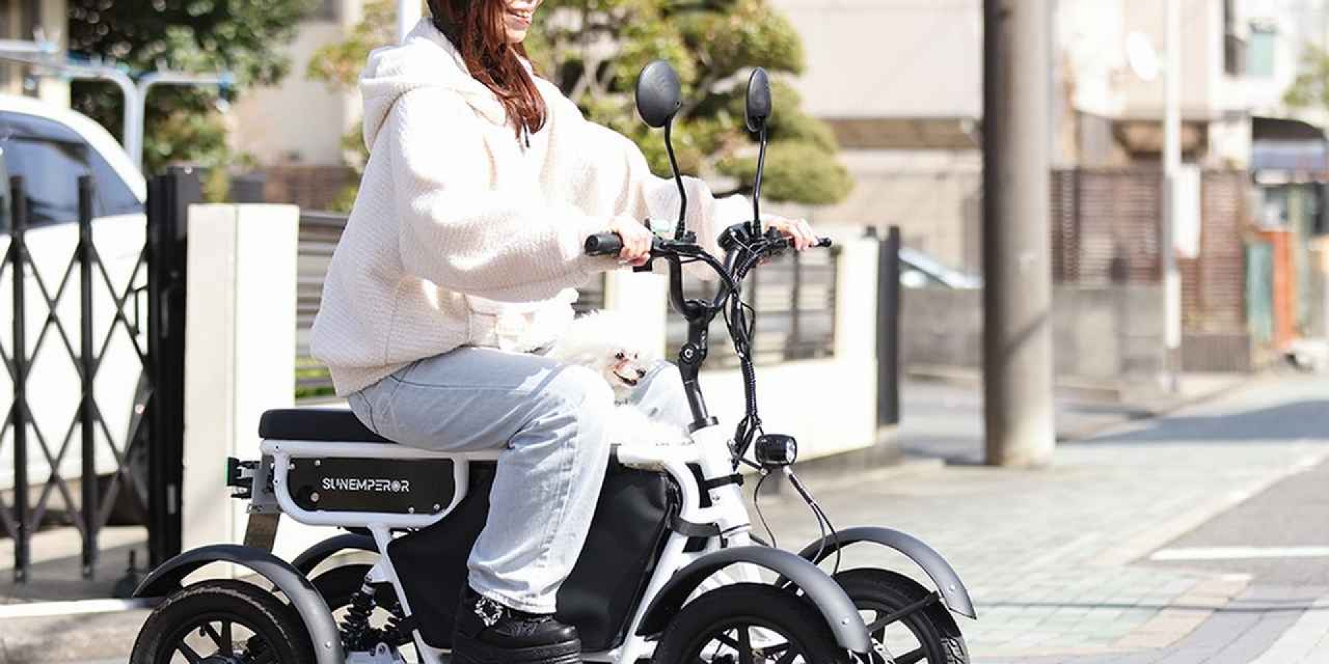 停車免撐腳、50公里續航！Sun Emperor LBIRD四輪電動車售價台幣七萬鎖定銀髮市場