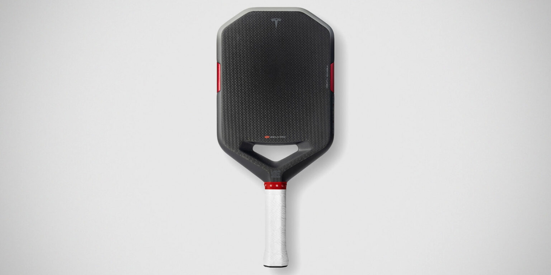 Tesla Plaid Pickleball Paddle × Selkirk 聯名登場：碳纖維面板、Air Dynamic Throat 設計、重量 221g！