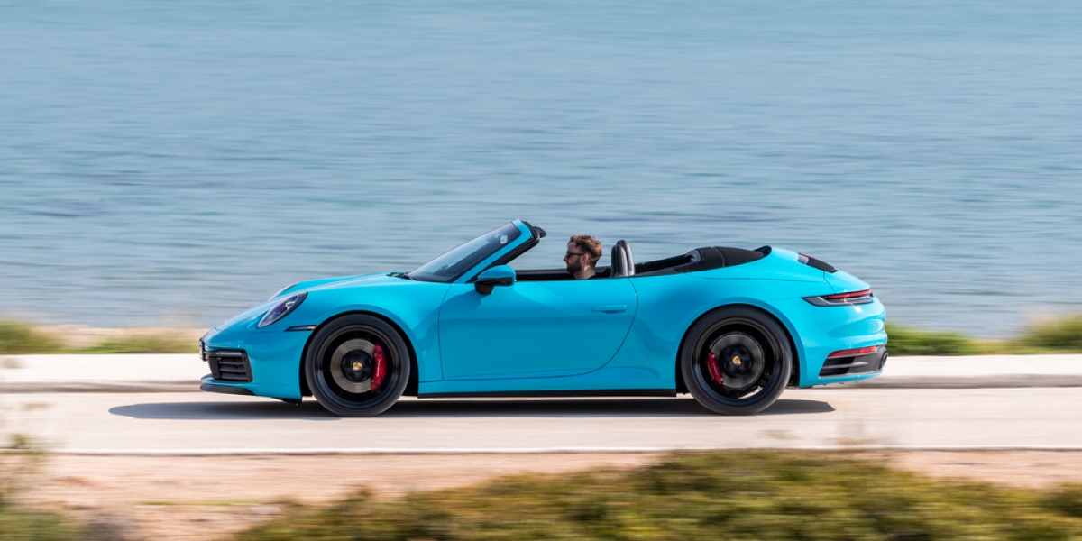 官方新聞稿。全新Porsche 911 以多種材質製成 更輕盈、更穩定。911 Cabriolet 採全新複合組件