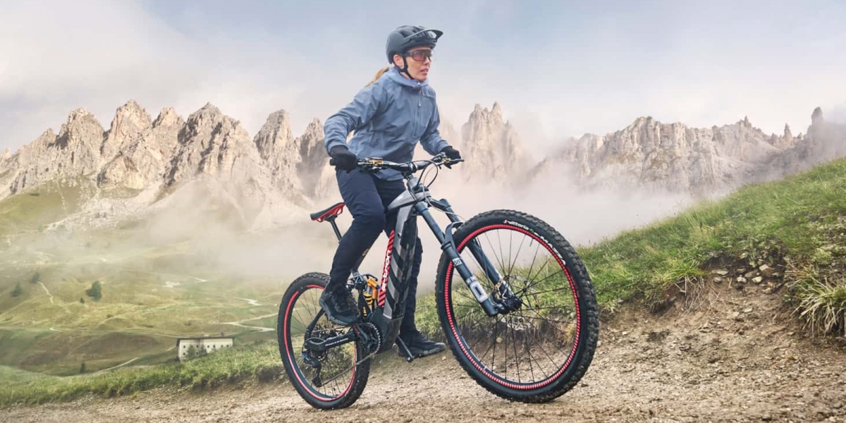 奢華 eMTB 登場! Audi RS Q e-tron 限量電動登山車,30 萬台幣車迷們買單嗎?
