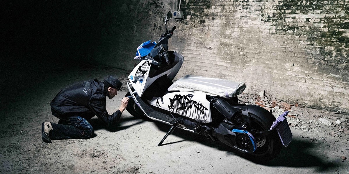 藝術家Flycat大作 街頭塗鴉風格的BMW CE-04更具未來感