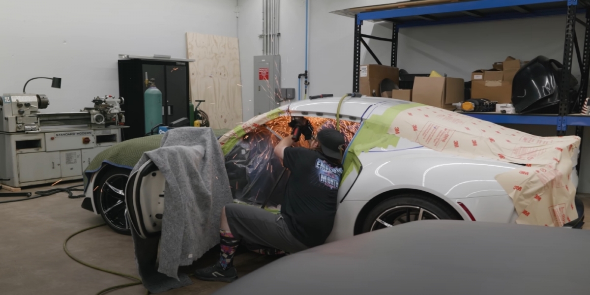 還在切寬體潤輪弧?人家在切車頂啦! GR Supra 開發進入第二階段。