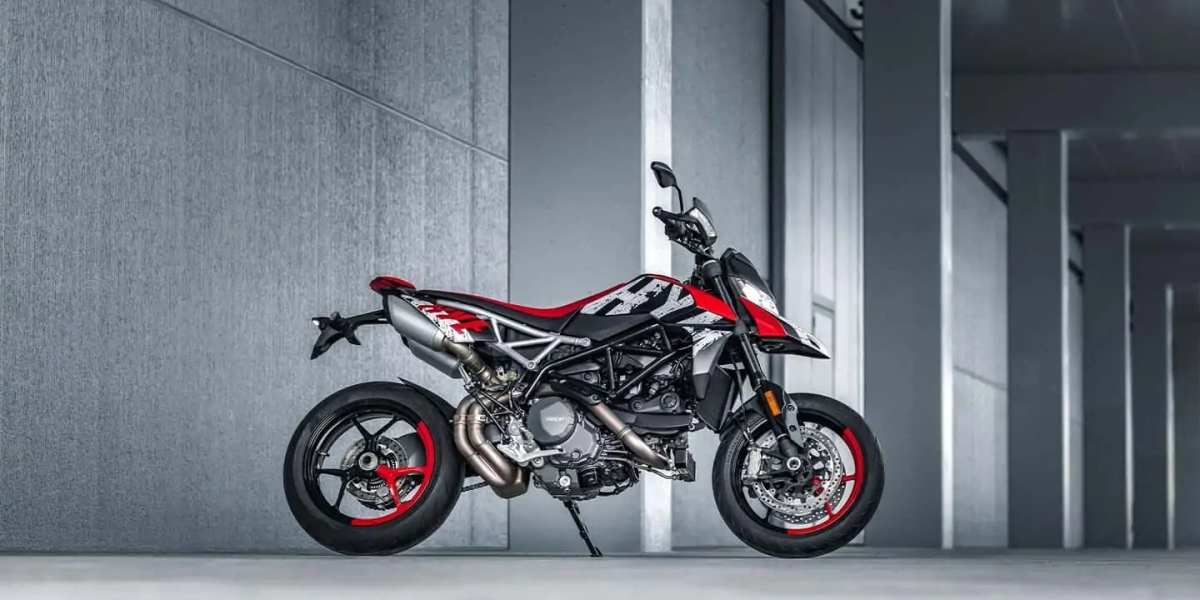 街頭藝術風格上身 2024 Ducati Hypermotard 950 RVE全新塗裝太酷啦!