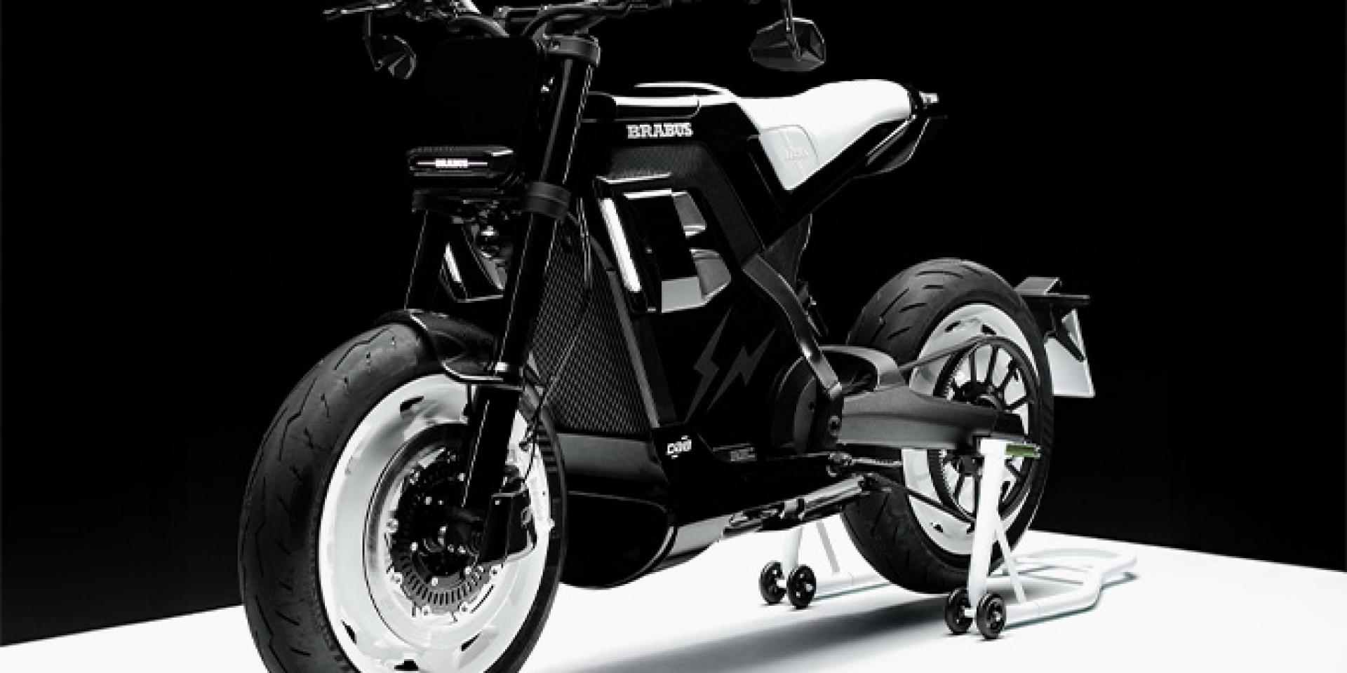 Brabus Urban E × Fragment 聯名電動街車全球限量 10 輛，約 NT$160 萬起