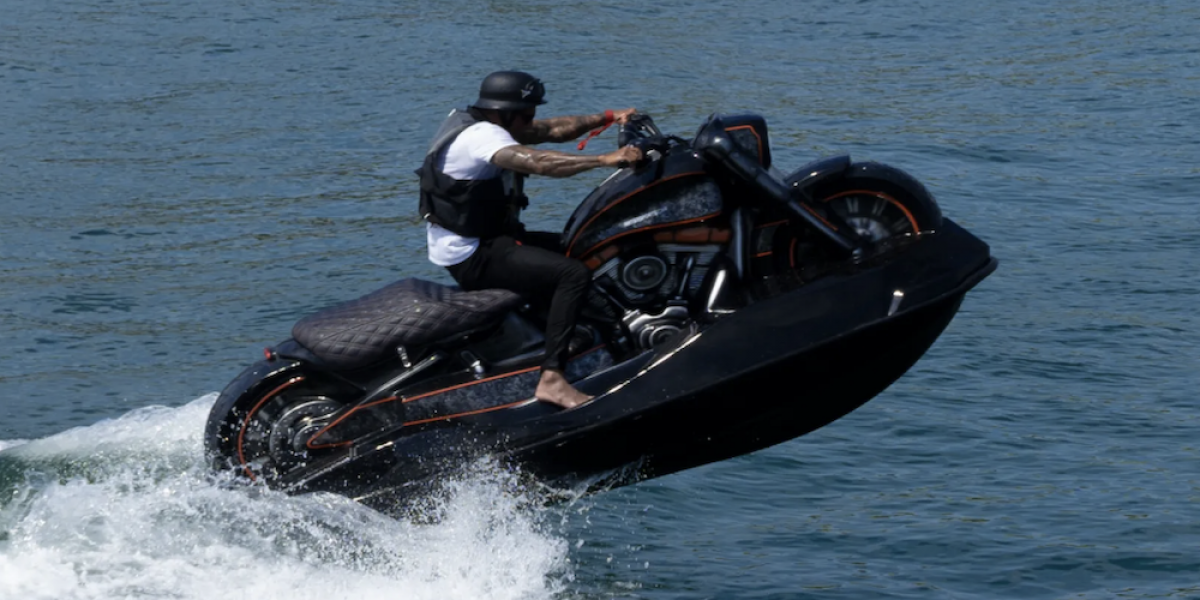 最詭異的水上摩托車!Harley-Davidson 風格的增壓水上摩托車 加州登場