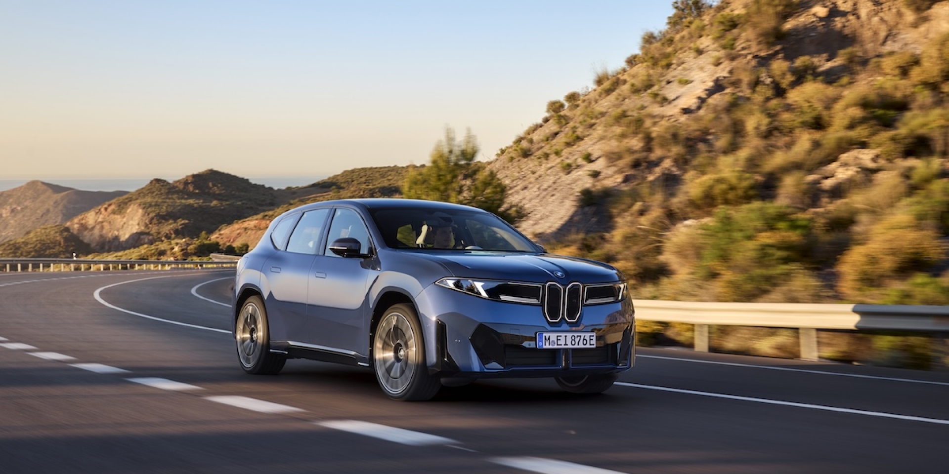 BMW iX3 正式亮相：全新電動車世代首發，續航 805 公里、快充 10 分鐘補進 372 公里