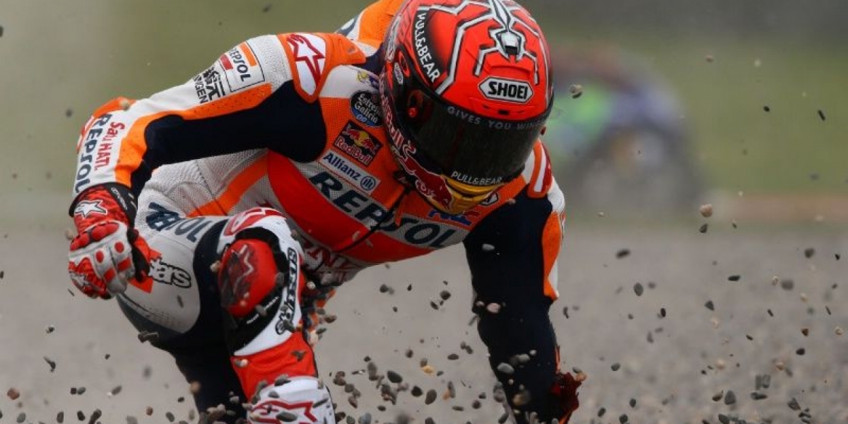 只要太空衣十分之一的重量,便能在賽道上遠離皮肉之痛。MotoGP 車手人身部品簡介