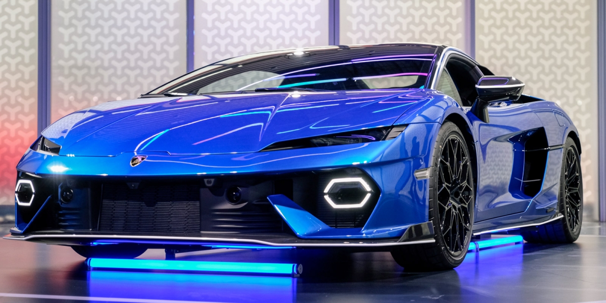 萬轉 V8 油電蠻牛來了！Lamborghini 全車系混合動力陣容首度齊聚信義區