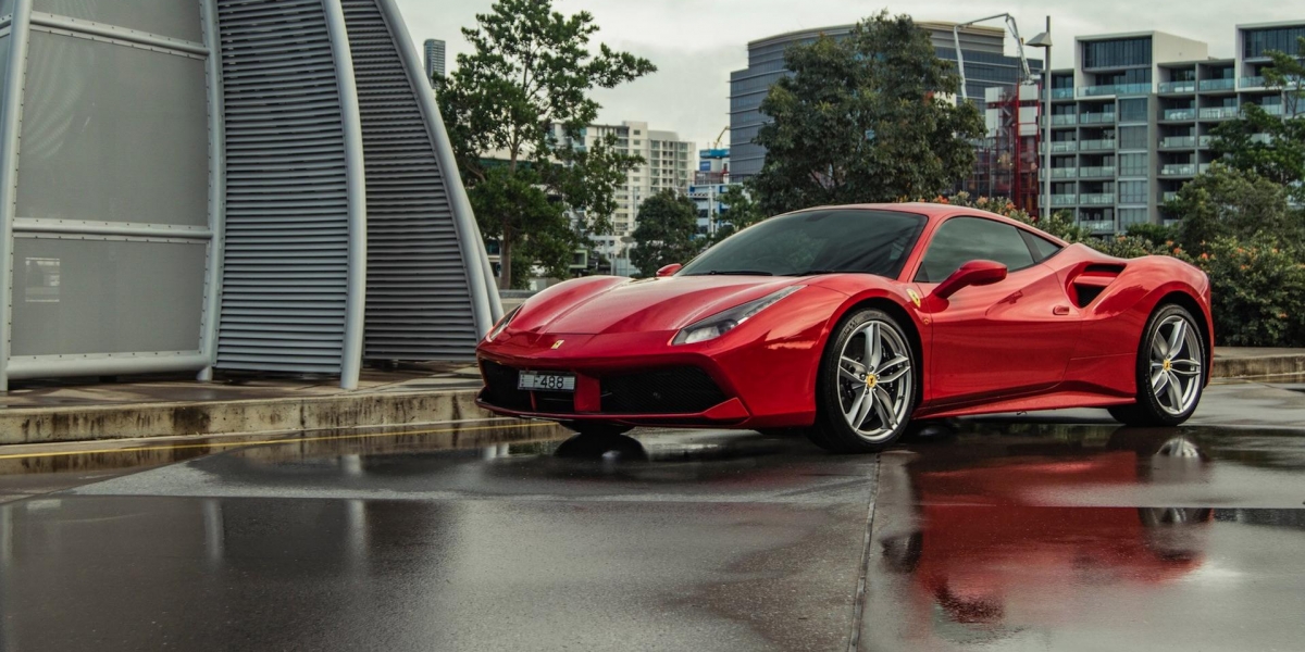 在Ferrari上班買不了全新的Ferrari, 想要的話只能找二手車
