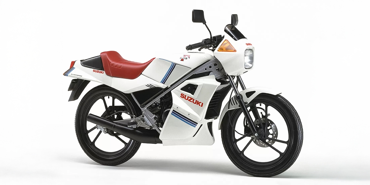 怪騎物語。Suzuki RG50Γ:50c.c.水冷二行程,7.2匹馬力、WGP科技下放的迷你仿賽傳奇!