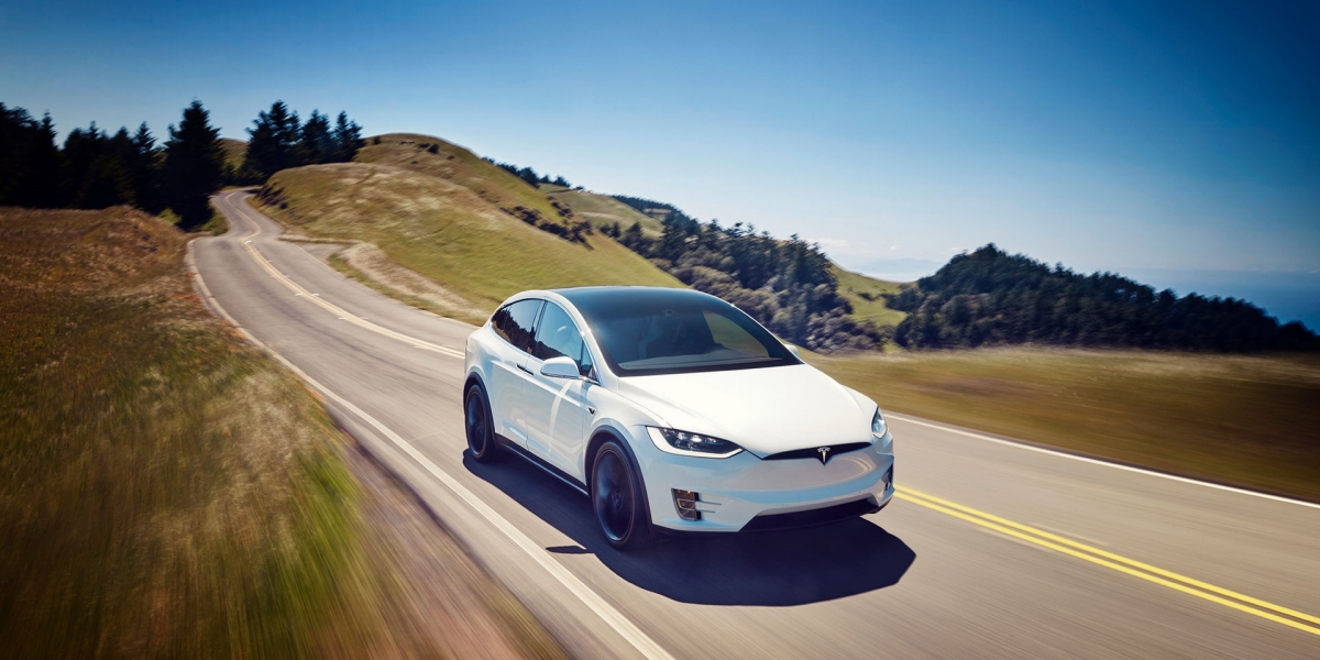 Tesla軟體更新擁有新功能 自動駕駛、語音控制更精進!