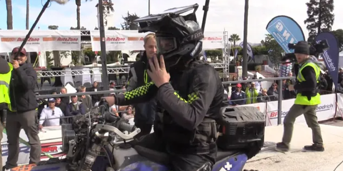 另類傳奇車手誕生!David Hunter參加Baja 1000賽事維持FaceTime視訊通話不間斷