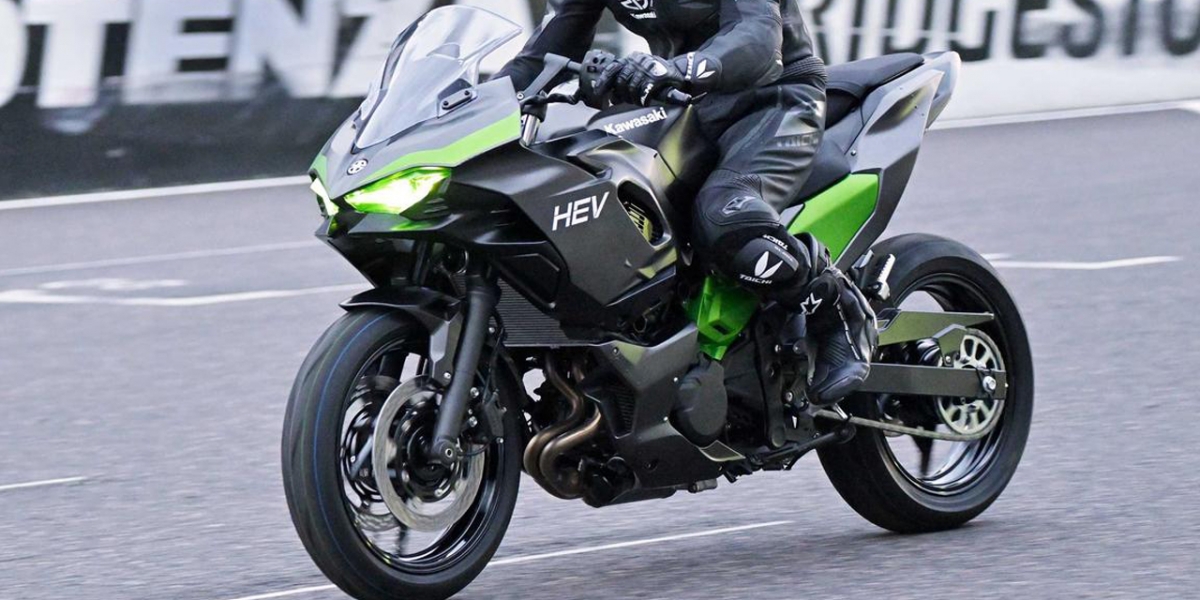 油電忍者、純電街車都沒打檔桿!KAWASAKI 鈴鹿8耐前夜電動車測試曝光