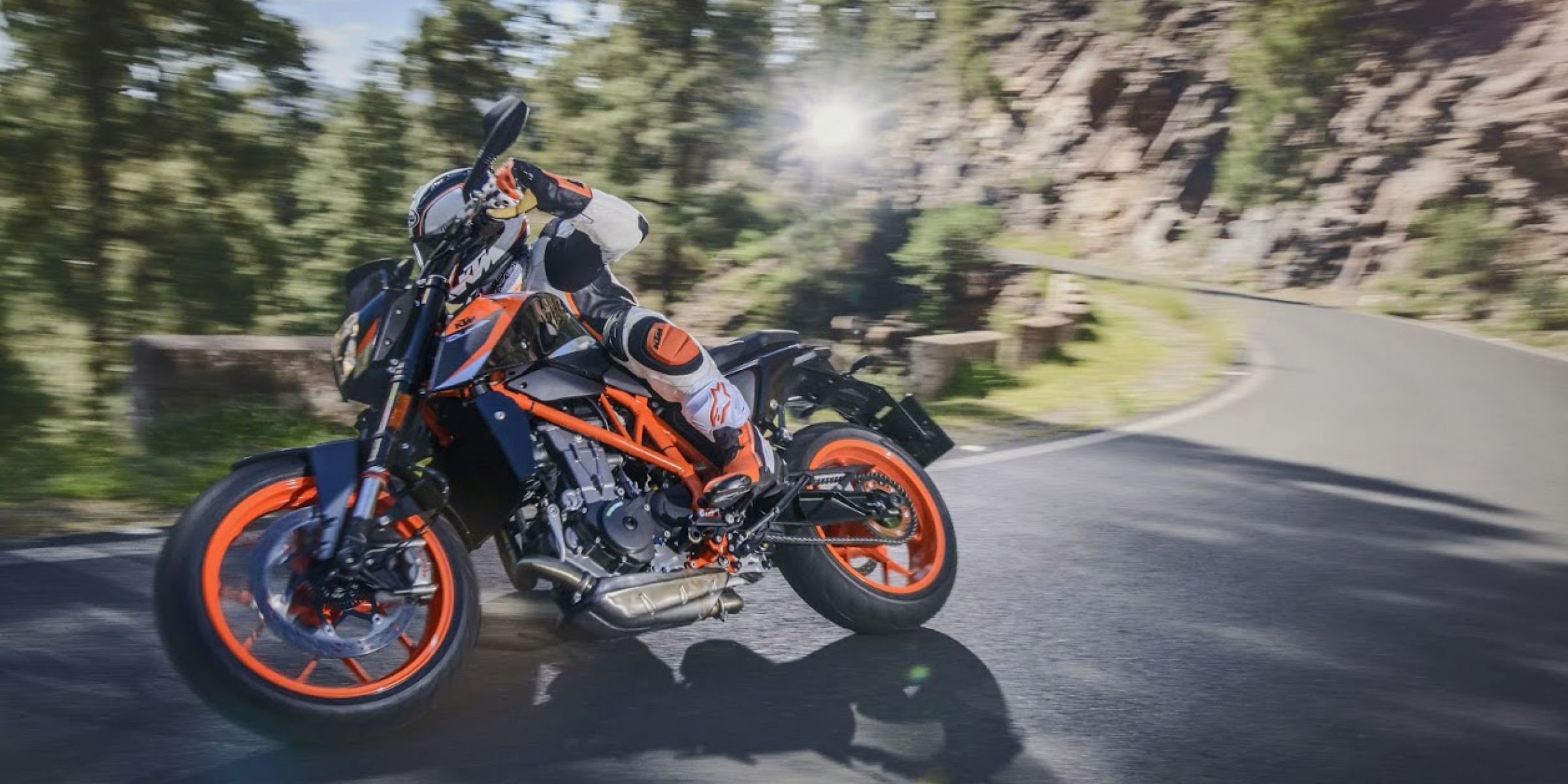 官方新聞稿。KTM 690 DUKE R 2016全新進化,街頭霸王再掀風潮