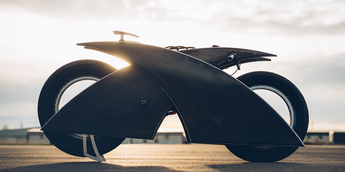 未來,昔日│挑戰電動車的設計極限「RACER-X」 by Mark Atkinson
