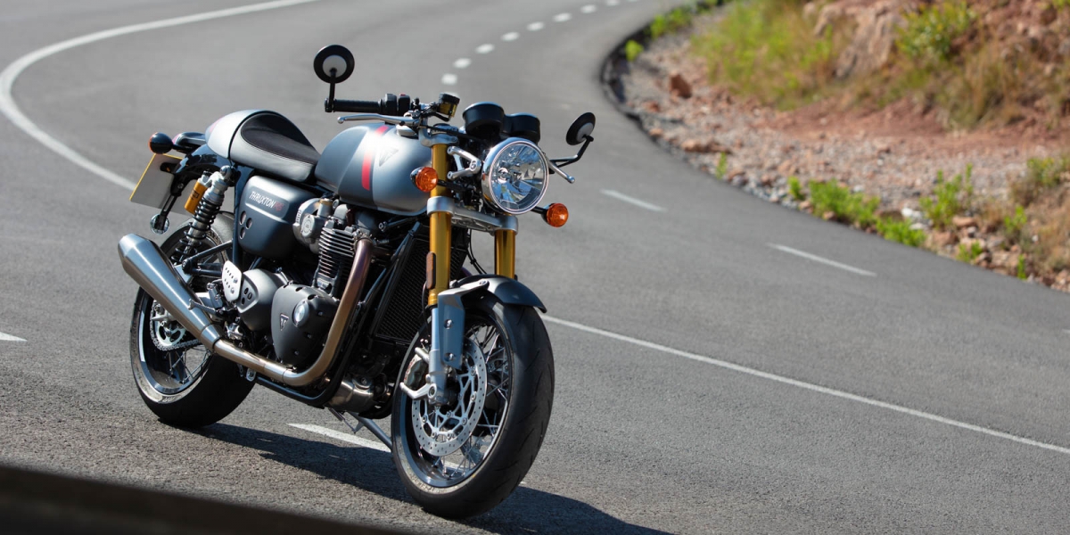 官方新聞稿。純正血統的Cafe' Racer,復古跑格Thruxton RS再進化,81.8萬正式開售