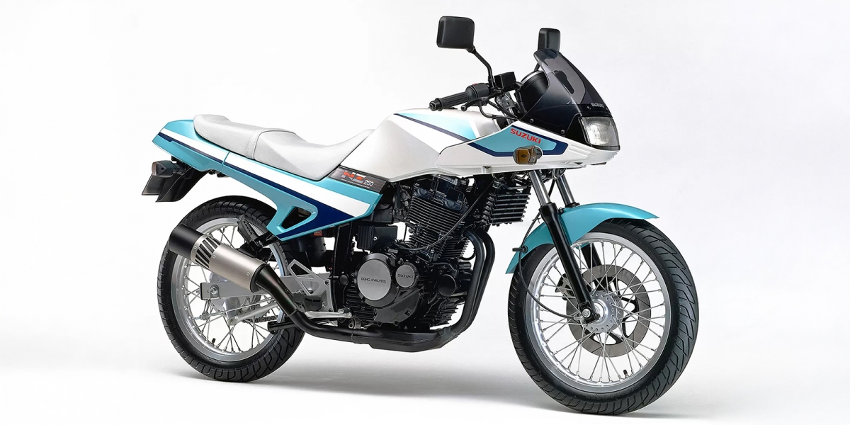怪騎物語。SUZUKI NZ250:118公斤、33匹馬力,80年代的油冷單缸250運動之作!