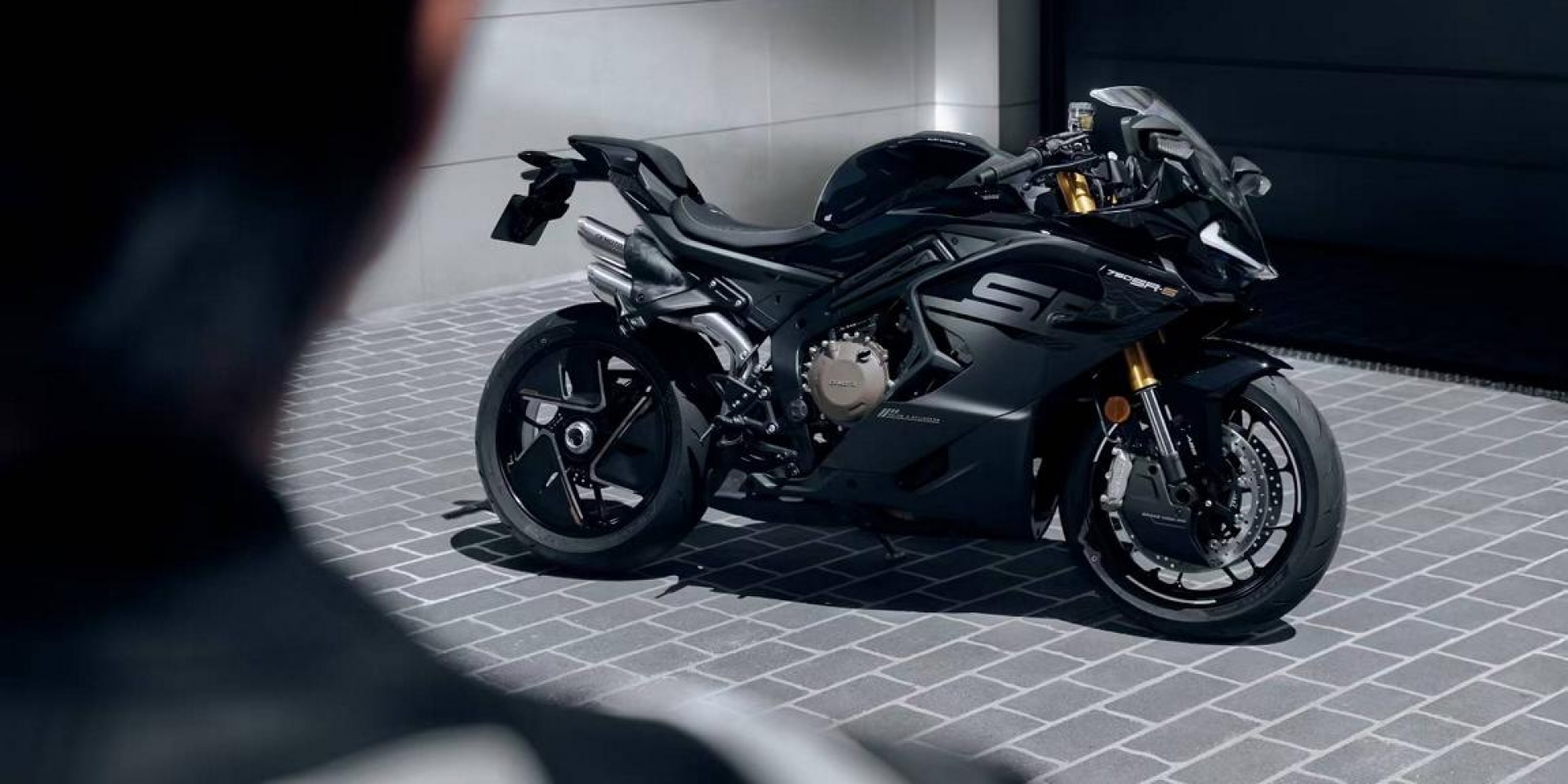 CFMOTO 750SR‑S 中量仿賽車登場：111ps動力與超狂外觀造型