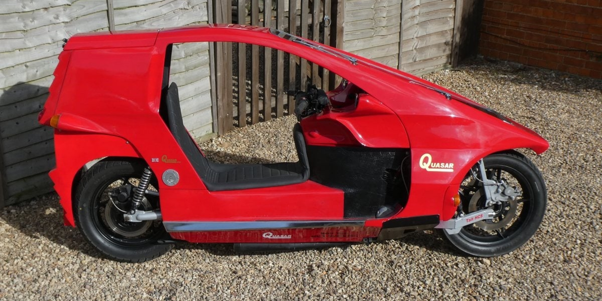 只造 22 台的英國奇車！1980 Quasar「半罩式重機」將於 10 月拍賣