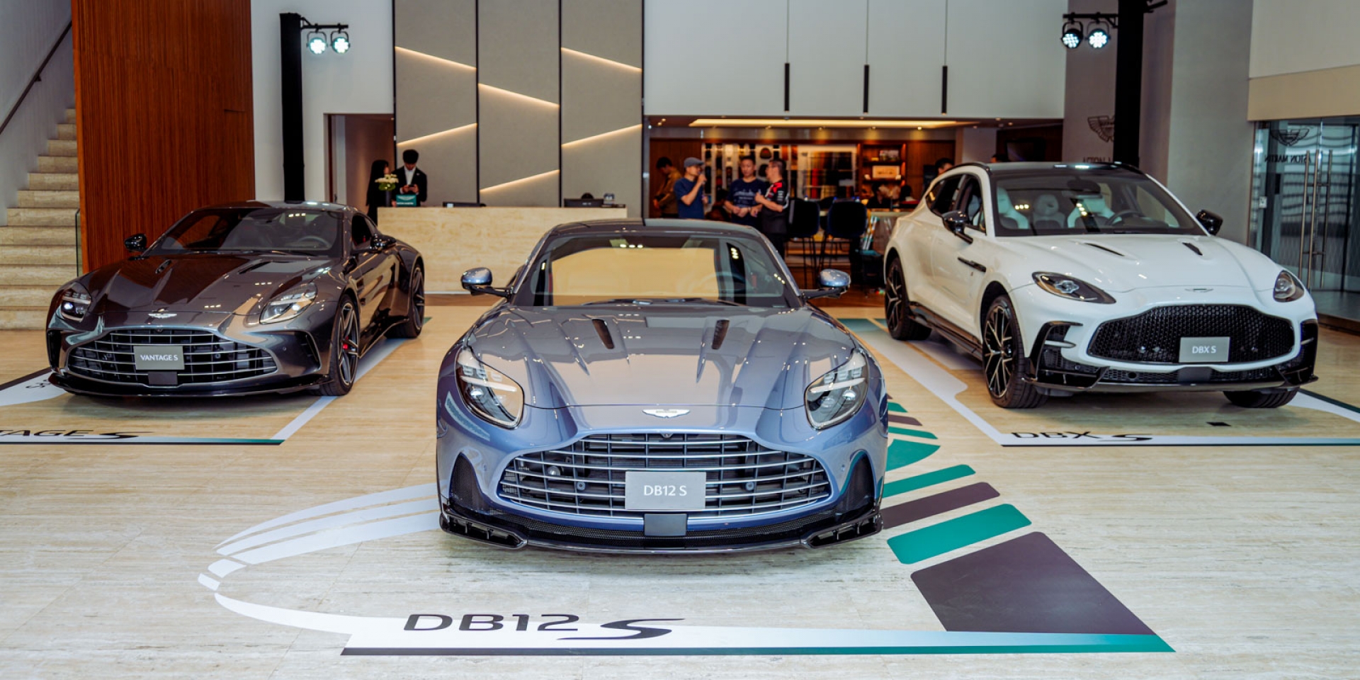 穿著西裝的優雅暴徒！700匹馬力 Aston Martin DB12 S 挾1,488萬起售價抵台