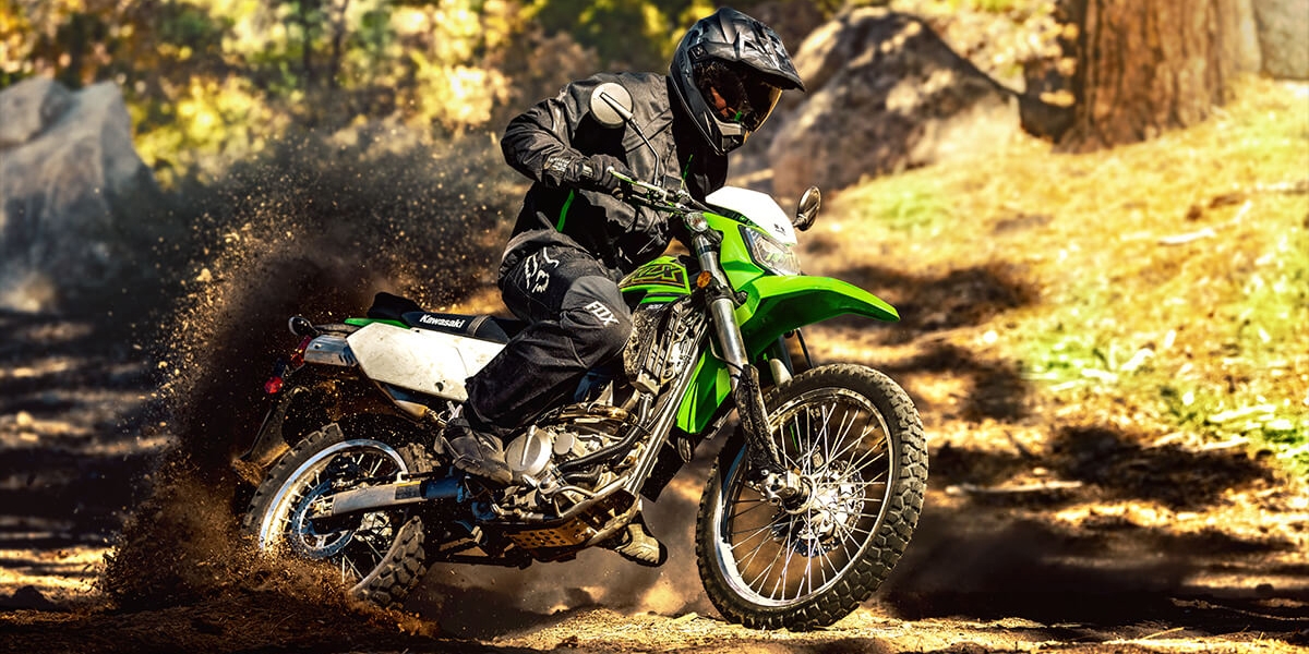 越野、滑胎一次滿足!KAWASAKI KLX 300/SM 15.9萬海外發表!