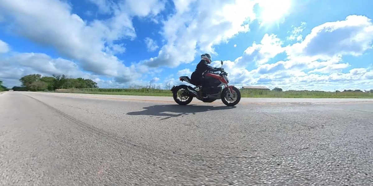Zero Motorcycles 要把 DC 快充帶到新舊車款，電動重機長途痛點終於可能鬆動