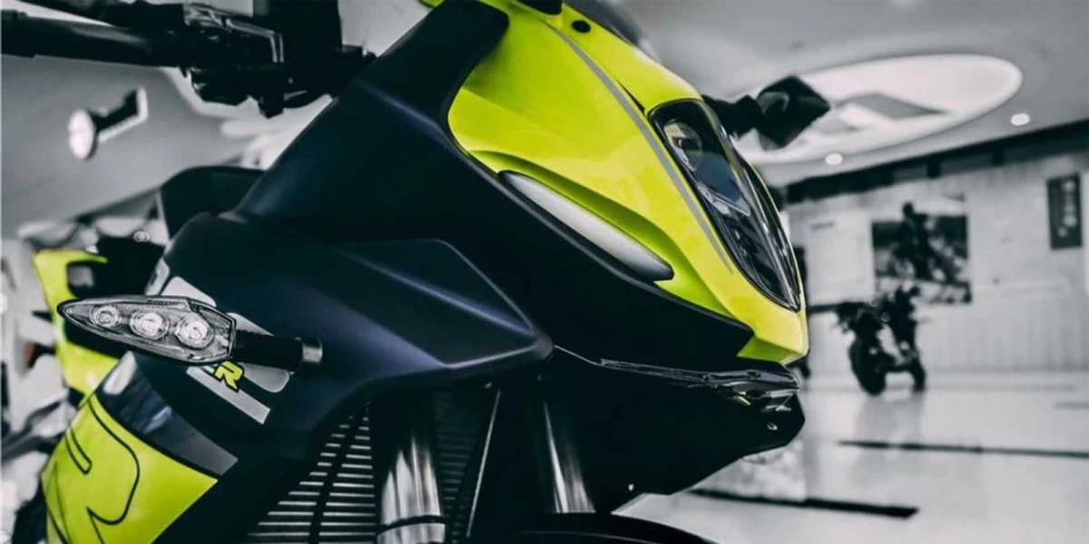 新外型、新儀表、減重22公斤!2021 Benelli 302R 海外發表