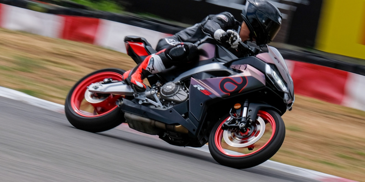 47.6匹、175公斤、電控滿載的黃牌新霸主! Aprilia RS457 售價29.9萬台灣發表