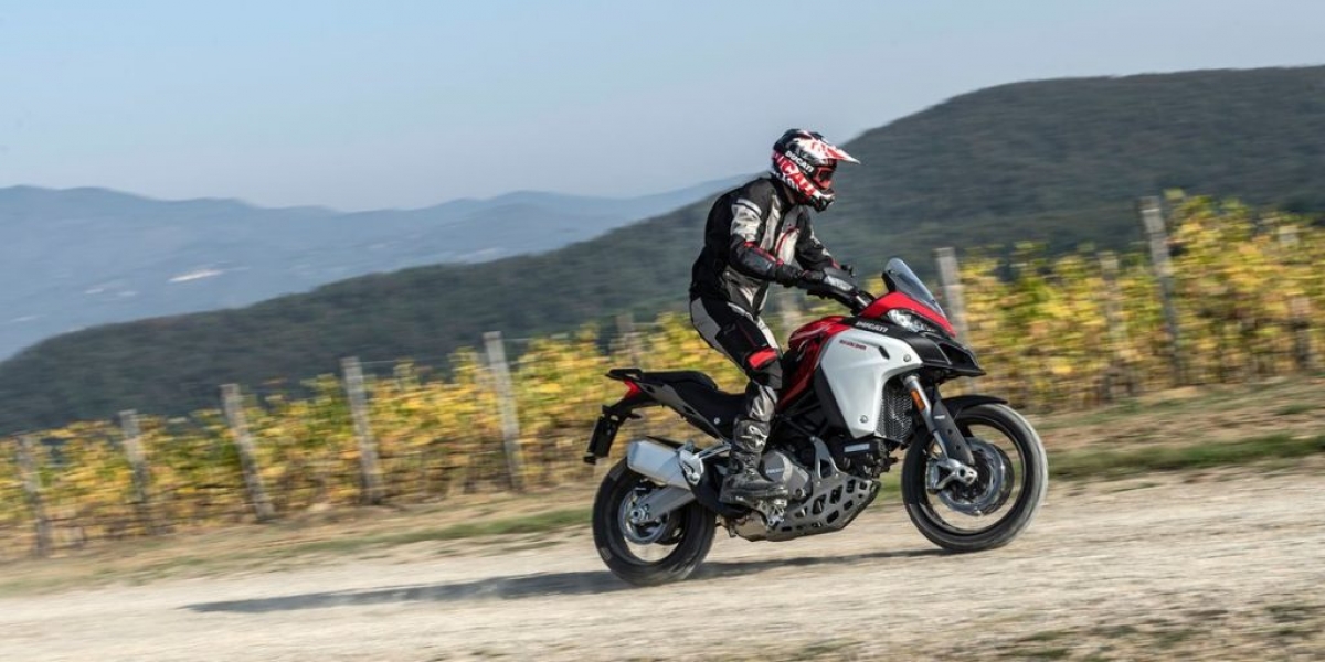 190匹馬力、前後雷達、先進輔助系統。DUCATI Multistrada V4 2020準備登場?