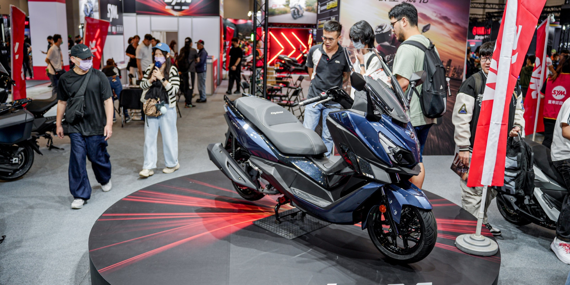 白牌王者與黃牌大軍出陣！SYM 震撼登陸 2026 南港重車展，全車系萬元購車金大方送
