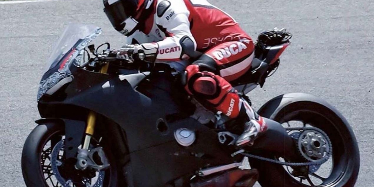 DUCATI 新款V4 跑車首度曝光?