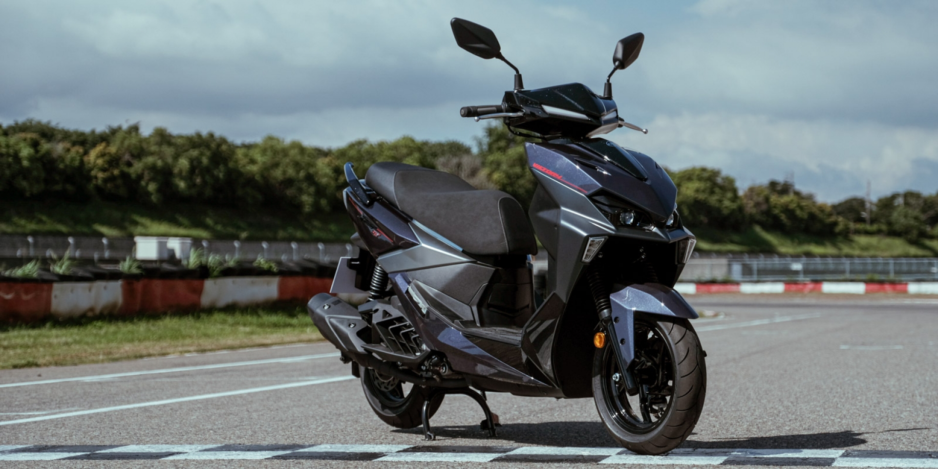 16.3匹馬力、彎道ABS/TCS、防孤輪上身！2026 SYM JET SL / SL+ 10.3萬起震撼發表