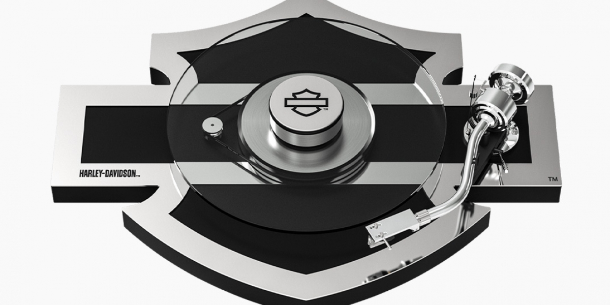 Pro-Ject 把哈雷 Logo 做成黑膠唱盤，金屬與皮革象徵哈雷意象