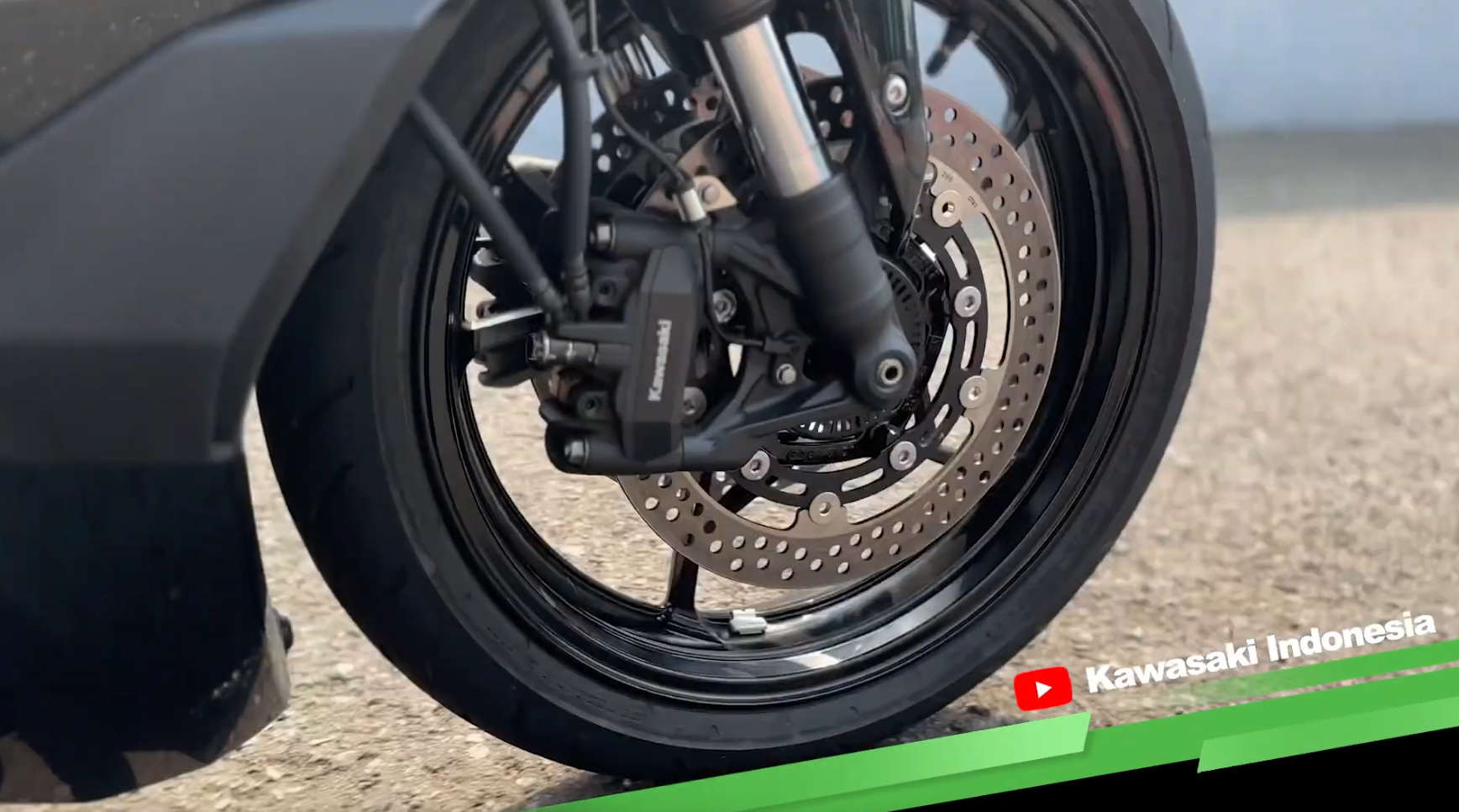 直線底時速207公里！KAWASAKI ZX-4RR 印尼賽道實測影片曝光 | SUPERMOTO8