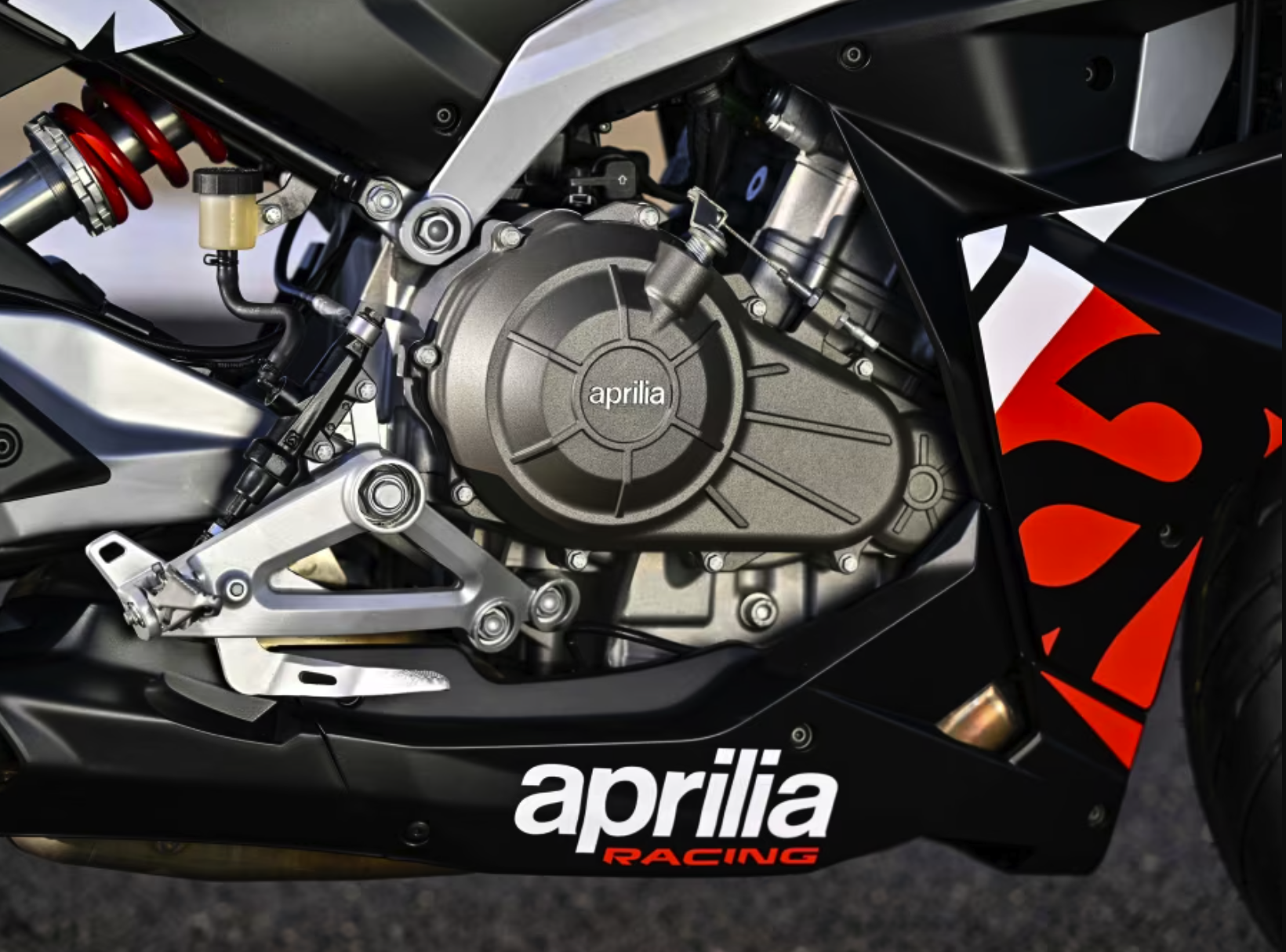 Aprilia RS 457的水冷並列雙缸引擎,擁有47匹馬力和43.5Nm扭力