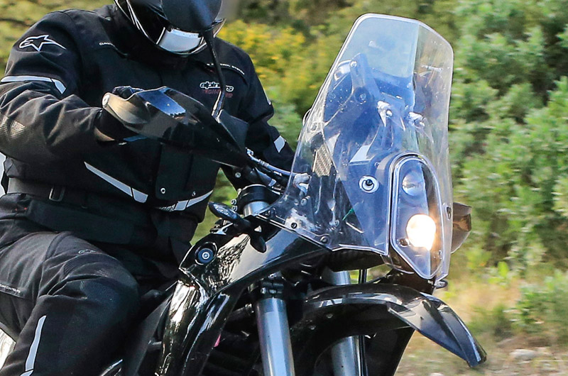 雖然與Enduro R Adventure車型有些類似，但並不相同