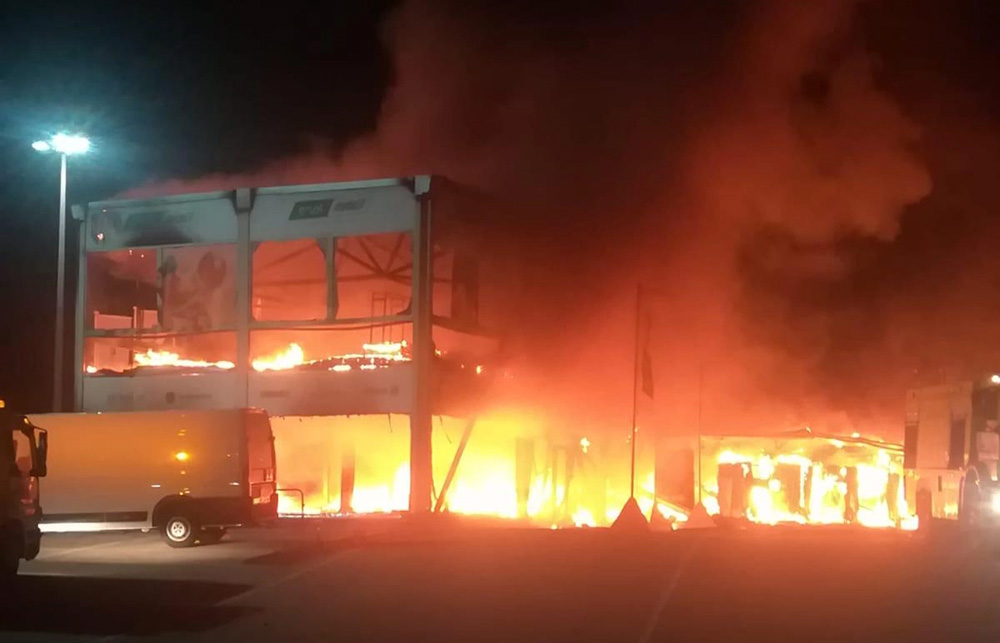 過去MotoE賽事也曾發生停放電動賽車的維修區大火