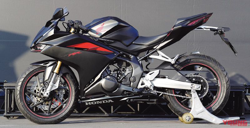 目前身為250級距王者的CBR250RR會不會被Suzuki GSX-R250這位挑戰者給篡位呢,大家都非常期待一場日系250仿賽爭霸戰開打!