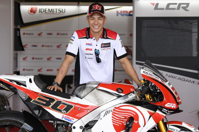 紅白相間的出光配色在MotoGP的賽場上也是相當的亮眼,讓人一眼就能認出中上貴晶