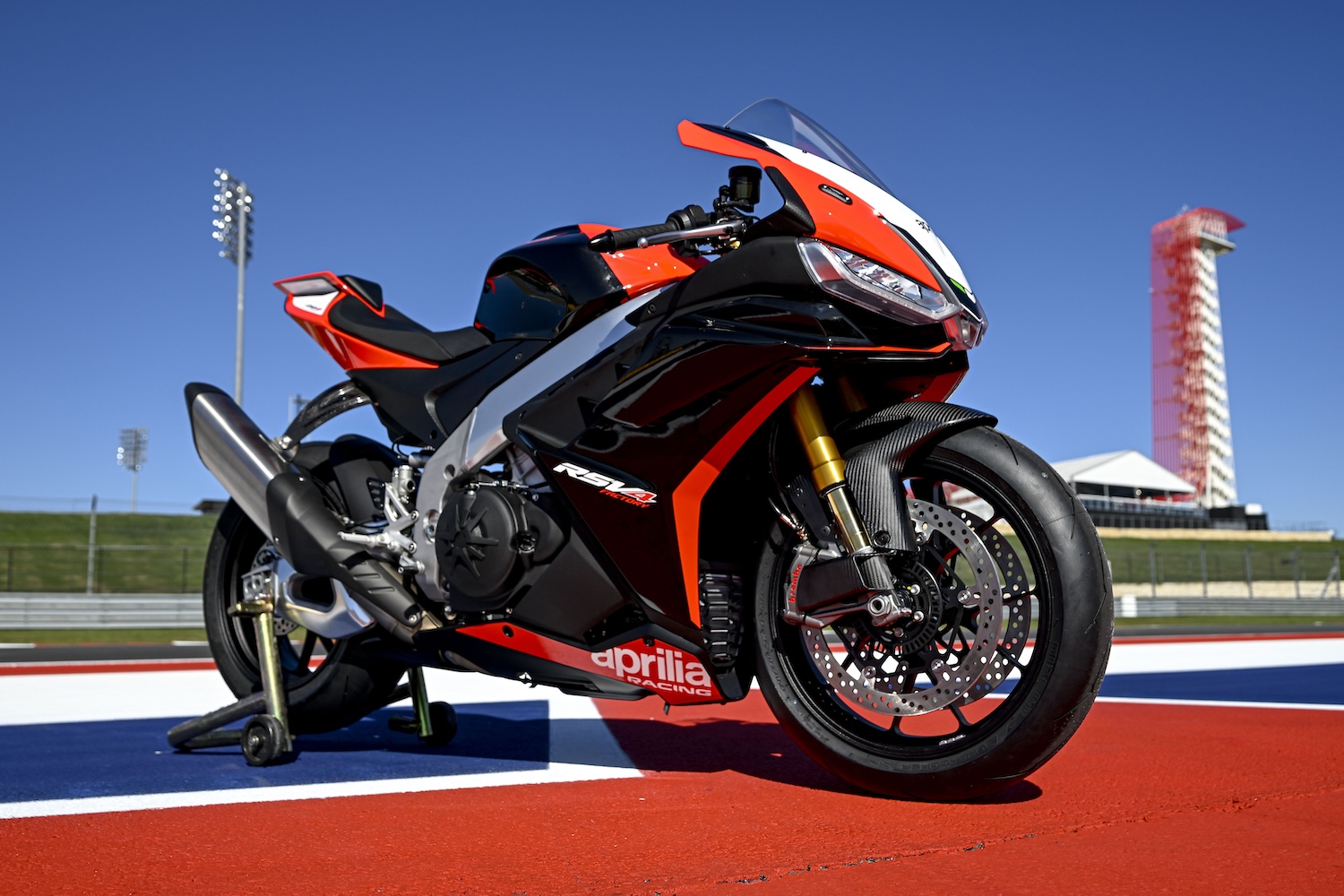 APRILIA 在 MotoGP 美國站帶來 RSV4 FACTORY 和 TUONO V4 FACTORY SE-09 SBK 兩款限量版特別車型