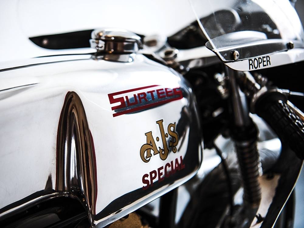 Team Obsolete花了整整一年復活這輛AJS 350cc的Surtees的專用賽車
