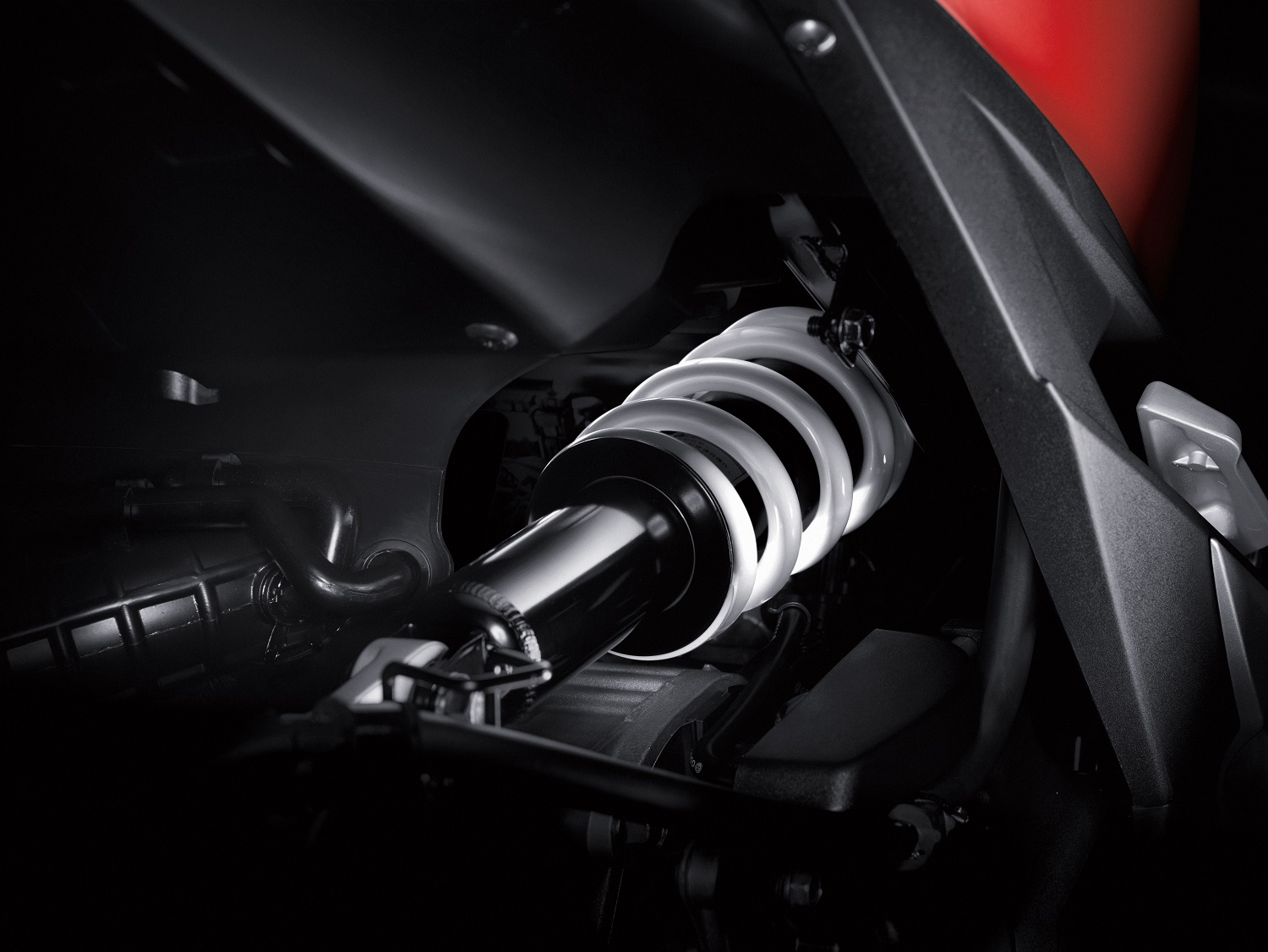 中置避震器靈活的特性成為運動車款必備的設計