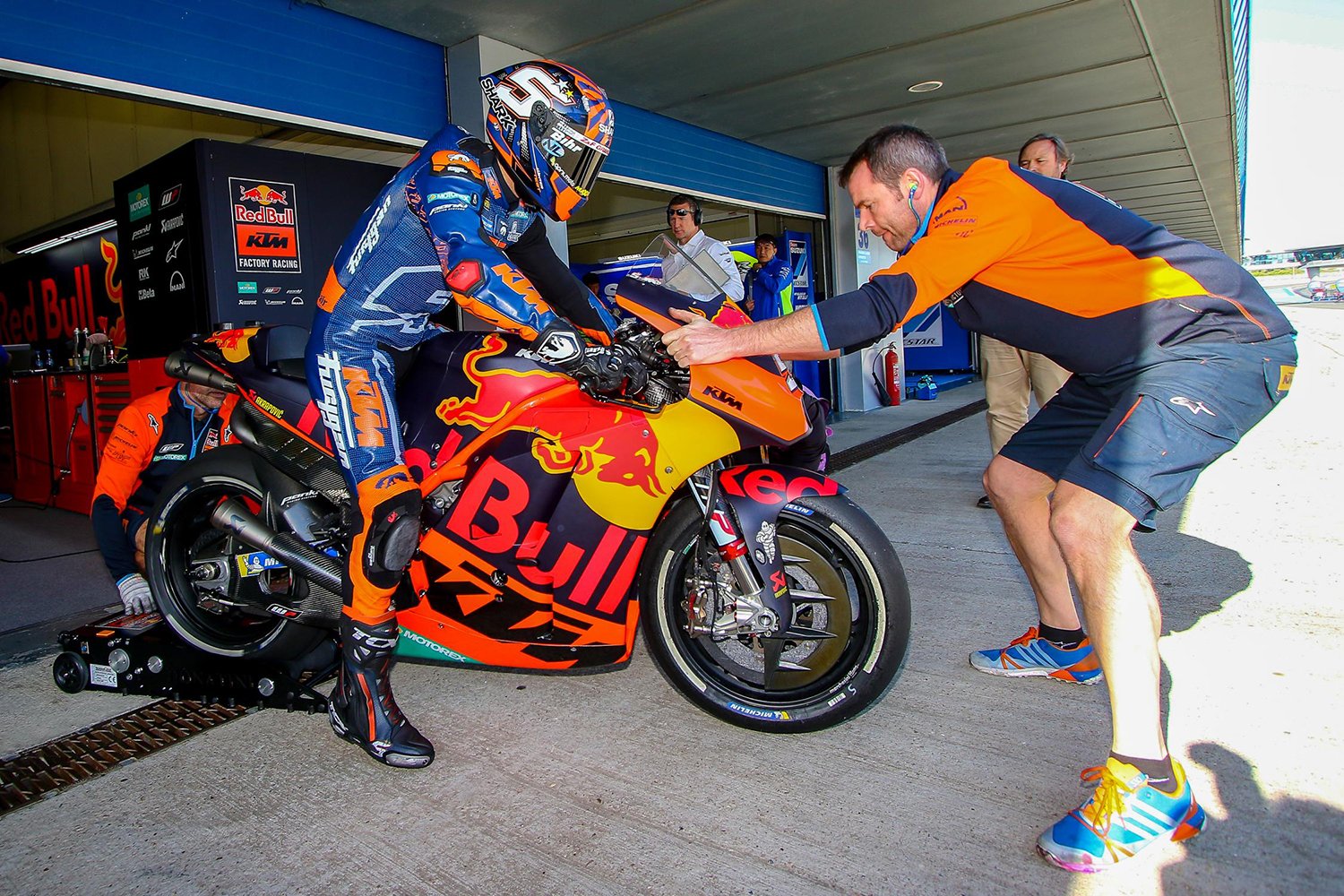 Zarco自從2017年賽季升上MotoGP的第一場比賽以來,就讓人印象深刻,在卡達的領先獨跑,讓人看出這位法國車手的無窮潛力,在明年加入KTM廠隊之後,希望Zarco能帶領橘色力量衝擊領先集團