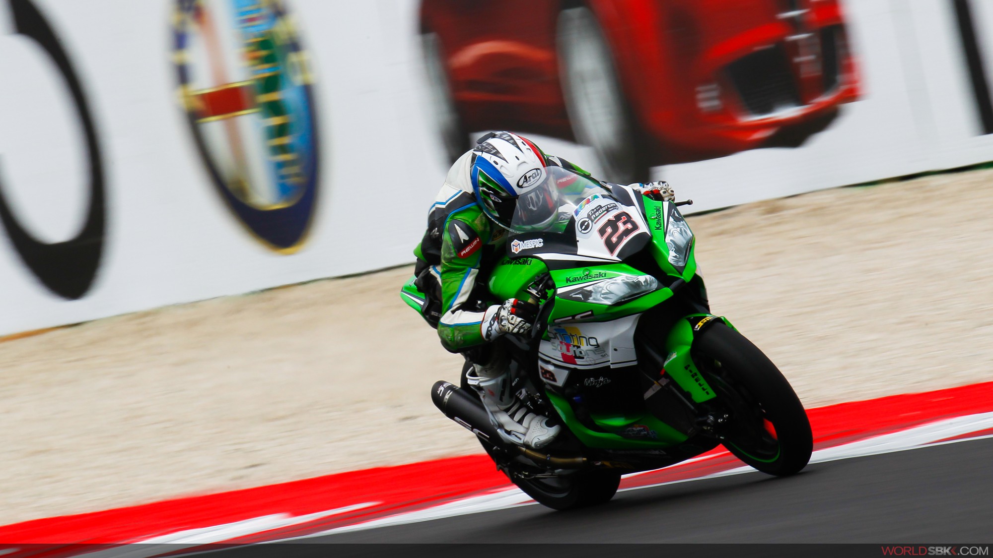 Christophe Ponsson先前曾經在WSBK出戰，現在則是轉往西班牙的SuperBike錦標賽出戰，過去並沒有參與過MotoGP的賽事經驗，也因此遭受許多車手的質疑