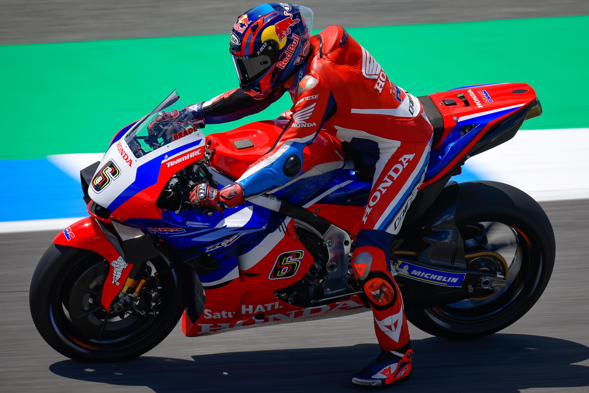 Stefan Bradl去年一整賽季都幫Marc Marquez代班,過去也曾騎著HRC配色的RC213V外卡參賽