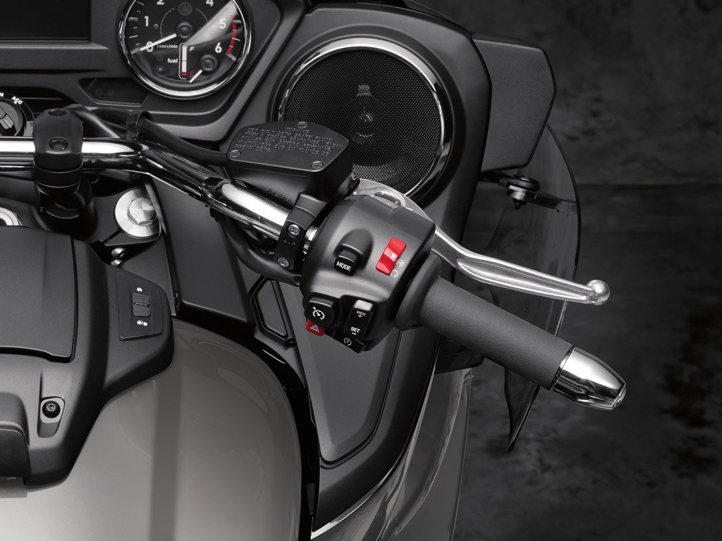 山葉也在此車上使用了YCC-T 電控油門，讓引擎輸出可以更順暢。車輛更配有騎乘模式功能，車主可自行選擇輸出平順的巡航模式，或活潑的運動模式，依情況隨時享受不同的樂趣