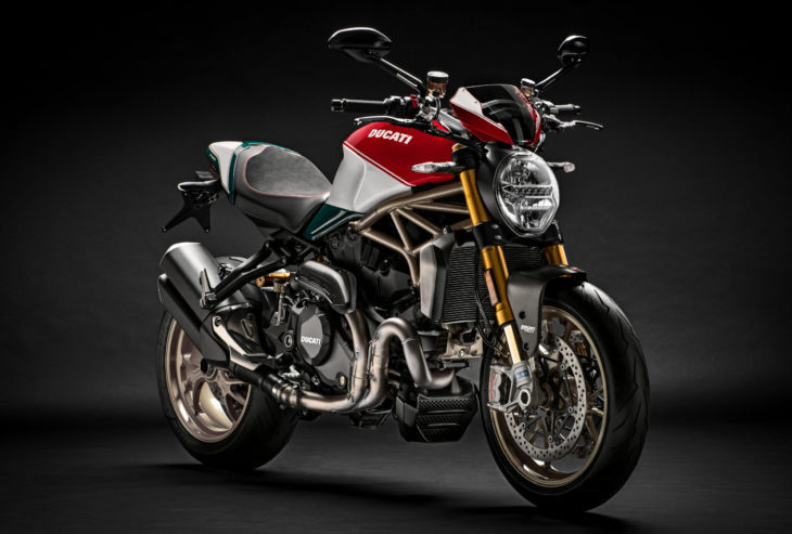 Monster作為Ducati的當家性能街車,已經上市25週年了,經過了歷代的改款,時至今日堪稱是義大利品牌的經典街車代表