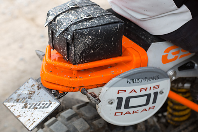 車尾小行李包（或工具包），讓這部車更具風格。