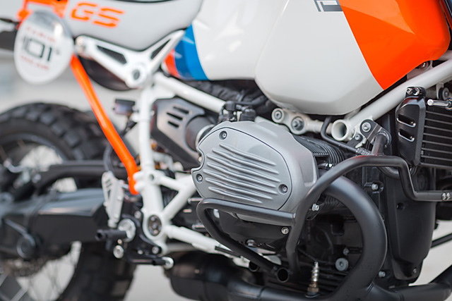 引擎保桿也列為標準配備。